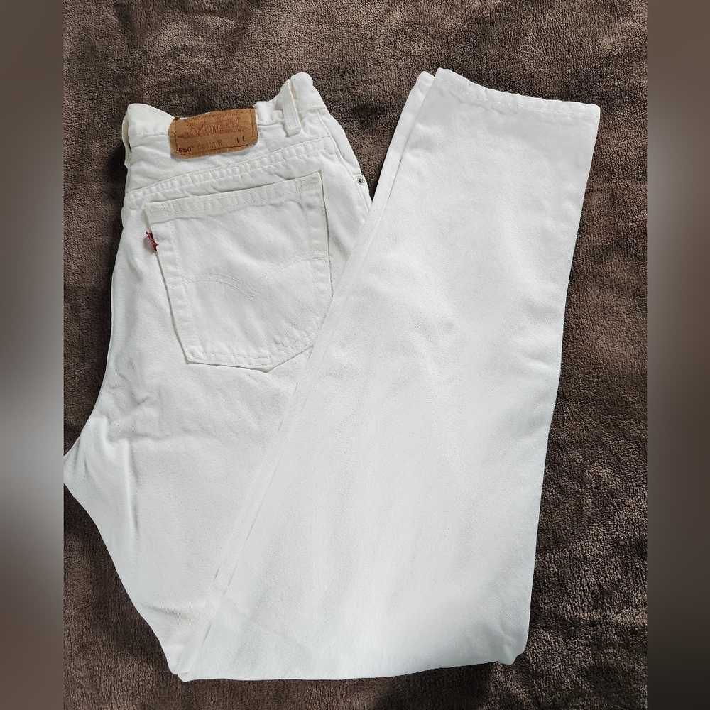 Levis vintage 550 white tapered leg jeans. Size 12 reg